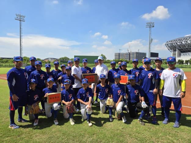【少棒熱血開打】體育局長陳良乾慰勞U12台灣代表隊　盼地主小將勇奪佳績