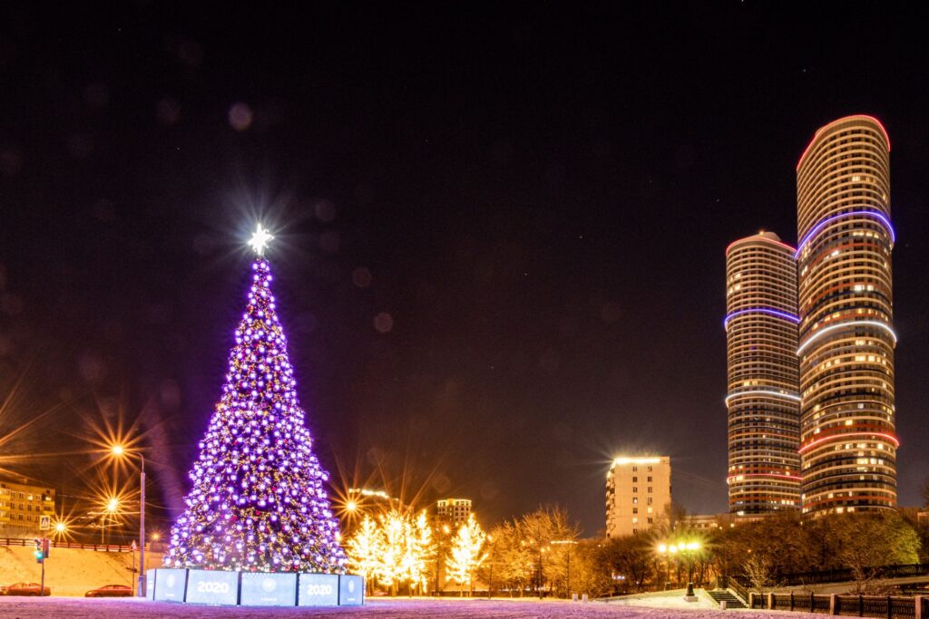 2025新北歡樂耶誕城盛大開城！「馬戲團嘉年華」3D聲光秀天天登場　點亮板橋冬夜