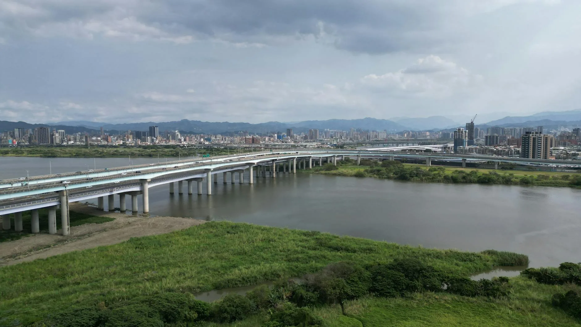 50元輕軌一日票慶祝淡江大橋通車，淡水美景盡收眼底