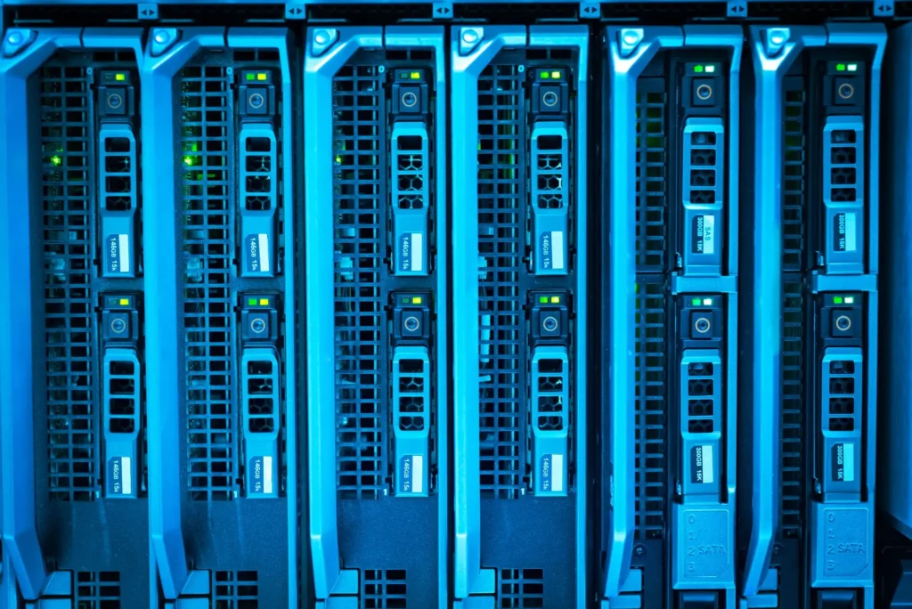 鴻海攜施耐德布局次世代AI資料中心 鴻海攜施耐德布局次世代AI資料中心